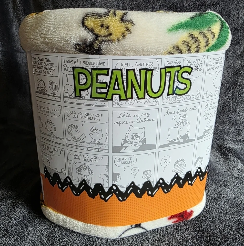 New Peanuts Snoopy throw blanket with harvest fall Thanksgiving print 62 × 90